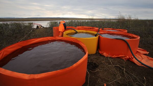 Consecuencias del derrame de combustible en Norilsk - Sputnik Mundo