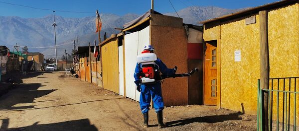 Empresa Fullsan realizando tareas de desinfección en Chile - Sputnik Mundo