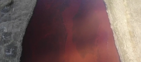 Así se ve el sitio del derrame de combustible en Norilsk  - Sputnik Mundo