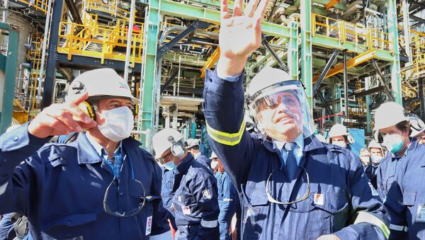 Alberto Fernández, presidente de Argentina, en la inauguración de la primera planta refinadora de diésel premium del país  - Sputnik Mundo