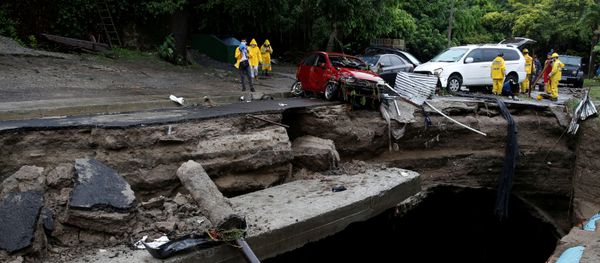 Deslaves, inundaciones y destrozos en El Salvador por tormenta tropical Amanda Deslaves, inundaciones y destrozos en El Salvador por tormenta tropical Amanda - Sputnik Mundo