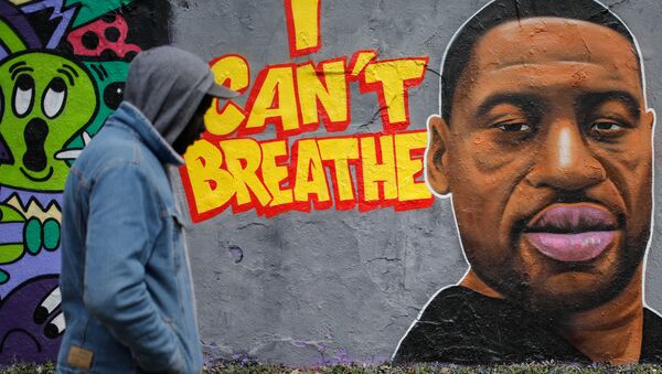 Un mural con el retrato de George Floyd, referencial - Sputnik Mundo