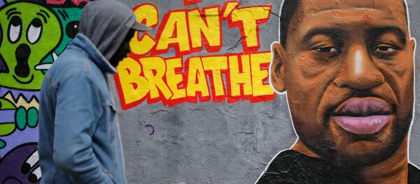 Un mural con el retrato de George Floyd, referencial - Sputnik Mundo