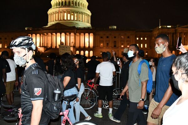 Una crónica de las protestas de Washington - Sputnik Mundo