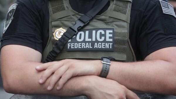 Un agente de la Policía Federal de EEUU Un agente de la Policía Federal de EEUU - Sputnik Mundo