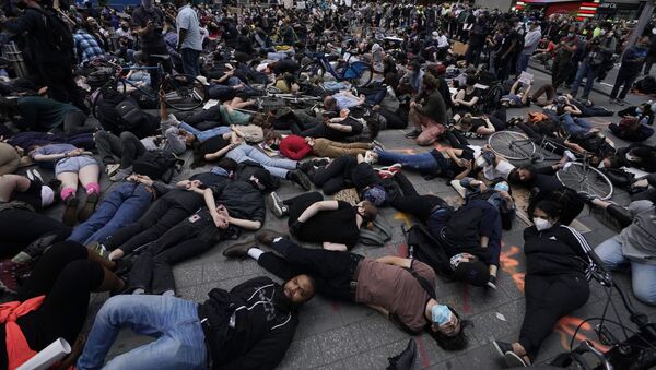 Protesta en Nueva York por la muerte de George Floyd - Sputnik Mundo