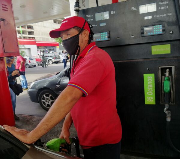 Gasolina en dólares y bolívares: el nuevo ensayo venezolano - Sputnik Mundo