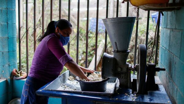 Una mujer salvadoreña (imagen referencial) - Sputnik Mundo