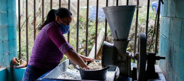 Una mujer salvadoreña (imagen referencial) - Sputnik Mundo
