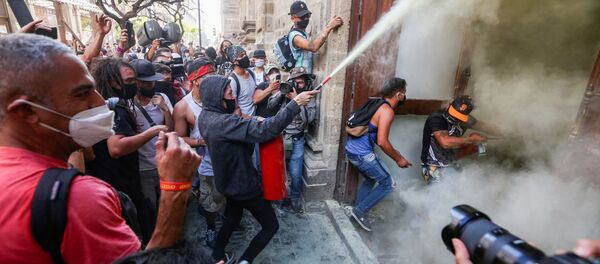 Protestas en Jalisco contra la violencia policial - Sputnik Mundo