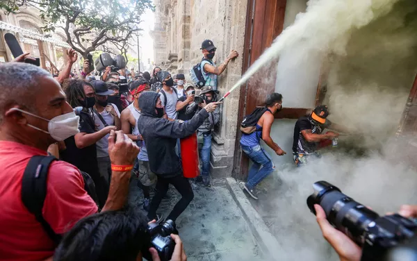 Protestas en Jalisco contra la violencia policial Protestas en Jalisco contra la violencia policial - Sputnik Mundo