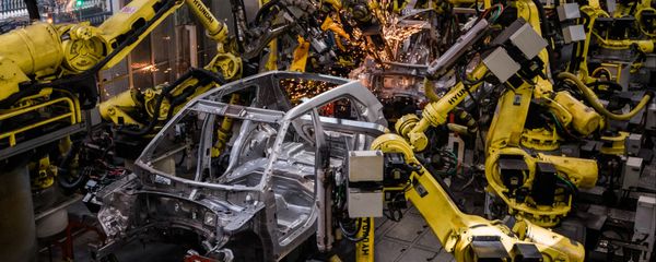 Una planta de producción de automóviles - Sputnik Mundo