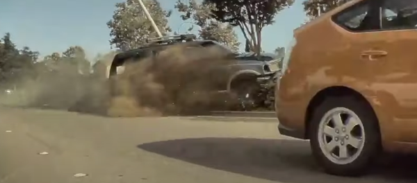 Furia al volante: un espeluznante accidente de tráfico captado por la cámara de un Tesla - Sputnik Mundo