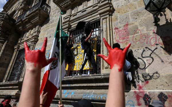 Protestas en Jalisco contra la violencia policial - Sputnik Mundo