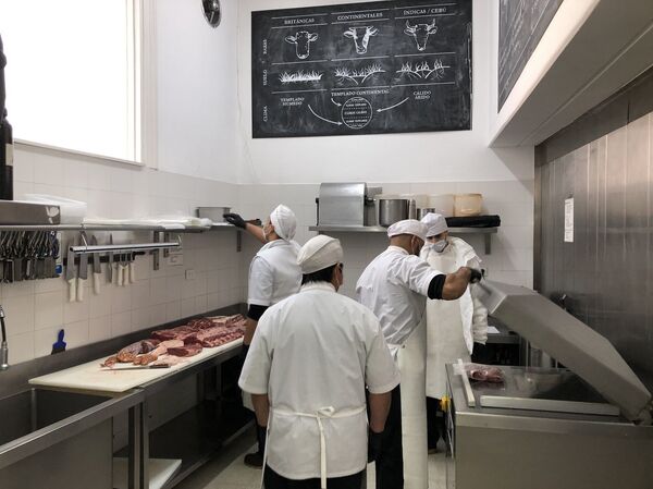 Así se reinventa la gastronomía argentina para sobrevivir a la pandemia - Sputnik Mundo