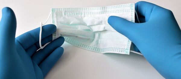 Una mascarilla médica - Sputnik Mundo
