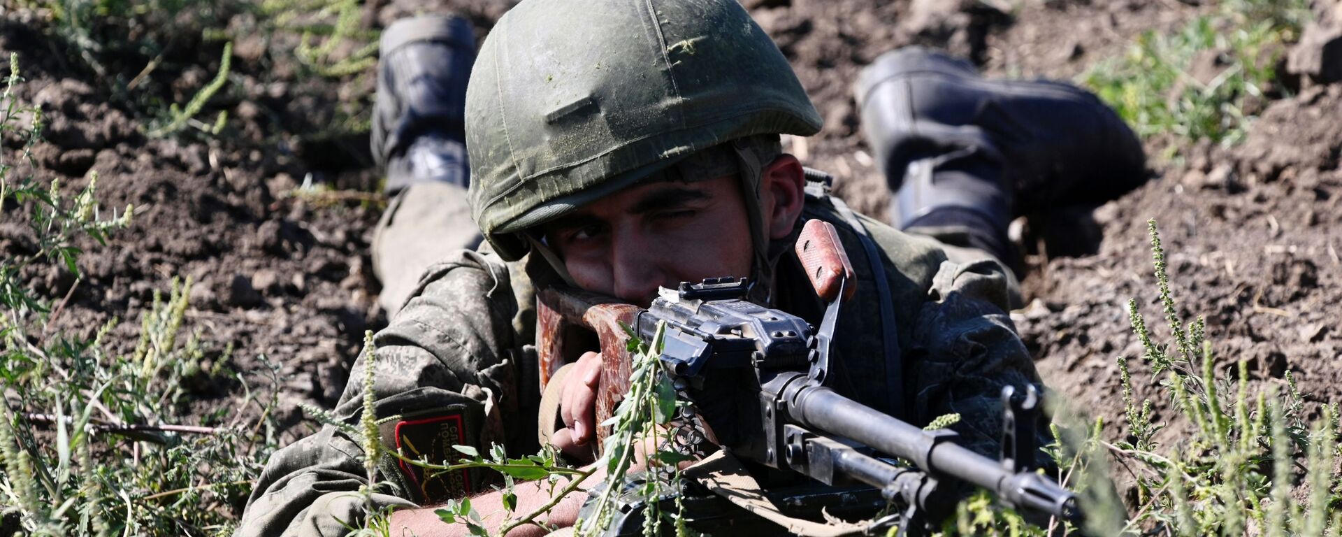 Un soldado ruso de una unidad de infantería motorizada  - Sputnik Mundo, 1920, 29.04.2023