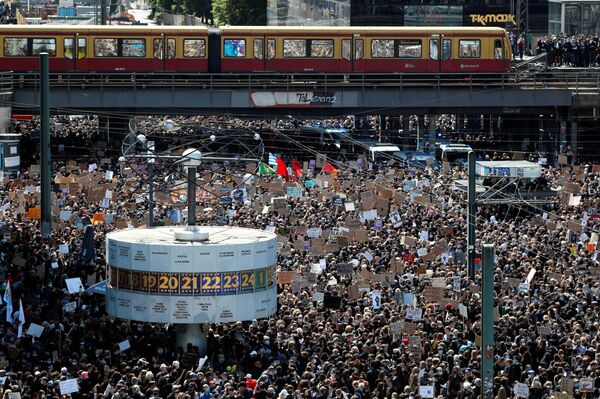 La mayor jornada de movilizaciones pide cambios contra el racismo en EEUU - Sputnik Mundo