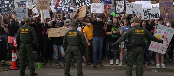 Protestas contra la violencia policial en EEUU Protestas contra la violencia policial en EEUU - Sputnik Mundo