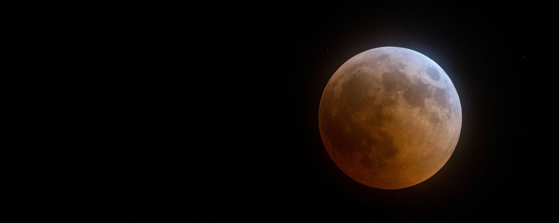 Un eclipse lunar visto desde Crimea (archivo) - Sputnik Mundo, 1920, 18.11.2021