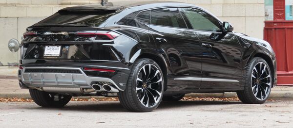 Un Lamborghini Urus - Sputnik Mundo