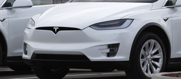 Un automóvil Tesla - Sputnik Mundo