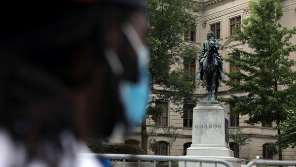 Monumento a un confederado John B. Gordon en Atlanta, EEUU - Sputnik Mundo