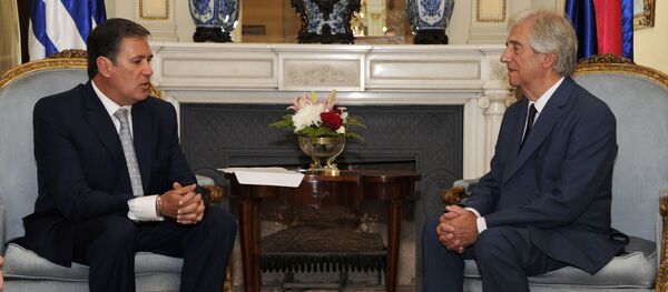 El exembajador de Colombia en Uruguay, Fernando Sanclemente, y el expresidente de Uruguay, Tabaré Vázquez - Sputnik Mundo