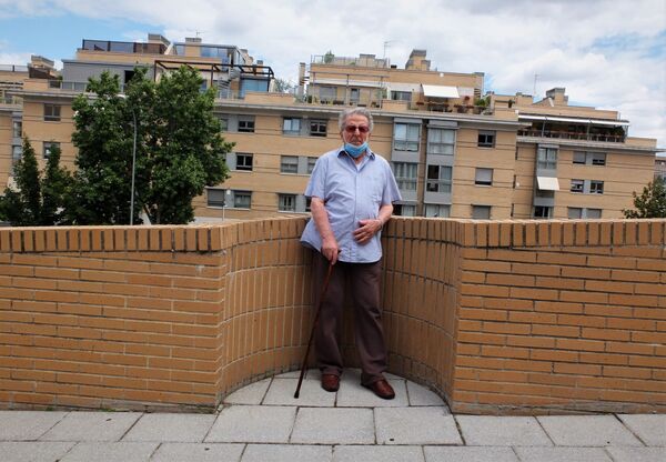 Había muchos nervios, porque ha sido angustioso: reencuentro de familiares con sus mayores en Madrid - Sputnik Mundo