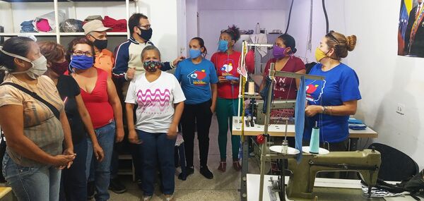 En tiempos de pandemia, las mujeres de Hogares de la Patria son un sostén de la economía popular en Venezuela En tiempos de pandemia, las mujeres de Hogares de la Patria son un sostén de la economía popular en Venezuela - Sputnik Mundo