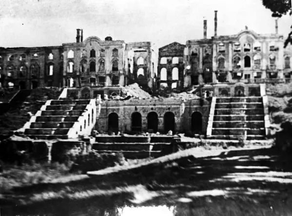 El Gran Palacio de Peterhof, destruido por las tropas de la Alemania nazi El Gran Palacio de Peterhof, destruido por las tropas de la Alemania nazi - Sputnik Mundo