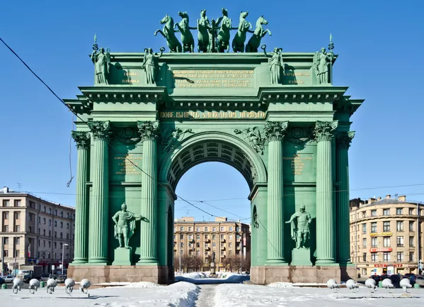 El Arco de Triunfo de la plaza Narvskaya de San Petersburgo El Arco de Triunfo de la plaza Narvskaya de San Petersburgo - Sputnik Mundo