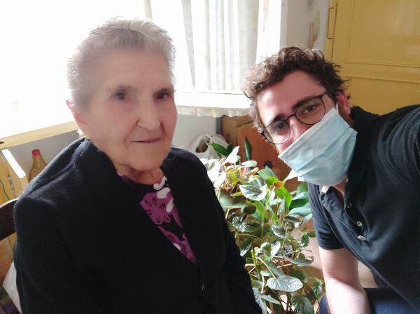 La cicatriz visible de COVID-19: un balcón de Madrid al que se le fue la vida - Sputnik Mundo