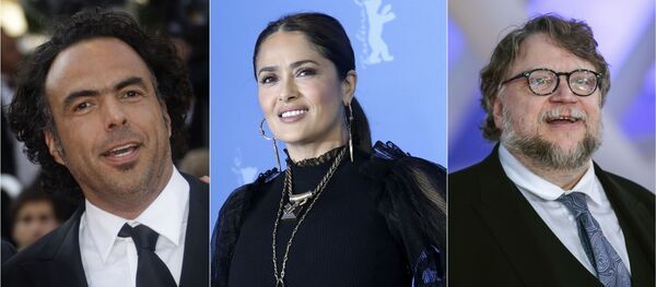 Los cineastas mexicanos Alejandro González Iñárritu, Salma Hayek y Guillermo del Toro - Sputnik Mundo