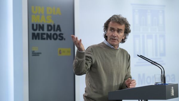 Fernando Simón en rueda de prensa - Sputnik Mundo