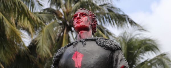 Una estatua de Cristóbal Colón en Miami - Sputnik Mundo