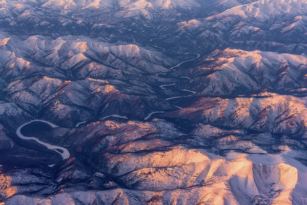 La parte oriental de los montes Sayanes ocupa una parte de la región de Krasnoyarsk, Buriatia, la región de Irkutsk y Tuva, hasta el lago Baikal. - Sputnik Mundo