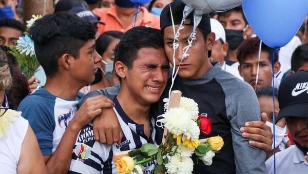 Funeral de un fallecido por COVID-19 en México - Sputnik Mundo