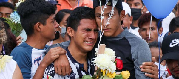 Funeral de un fallecido por COVID-19 en México - Sputnik Mundo