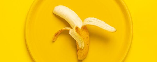 Un plátano, foto referencial - Sputnik Mundo
