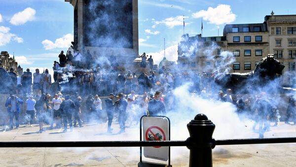 Los autoproclamados protectores de monumentos en Londres - Sputnik Mundo