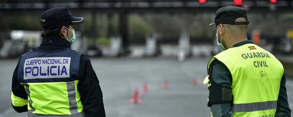 Agentes de la Policía y la Guardia Civil en la frontera de España con Francia - Sputnik Mundo