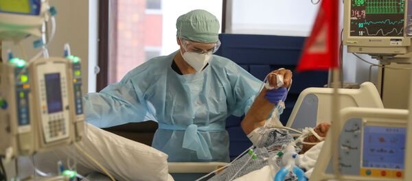 Un paciente con COVID-19 en EEUU - Sputnik Mundo