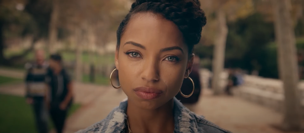 Escena de la serie 'Queridos blancos' - Sputnik Mundo