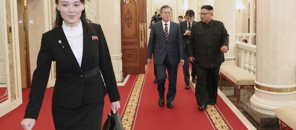 Kim Yo-jong durante el encuentro entre Moon Jae-in y Kim Jong-un - Sputnik Mundo