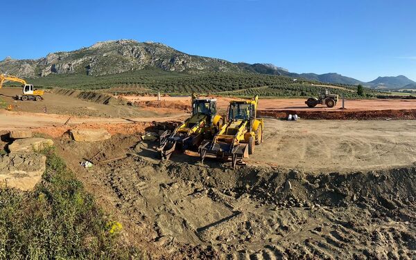 Obras para la implantación de la embotelladora, Villanueva del Rosario - Sputnik Mundo