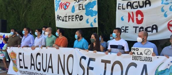 Concentración Plataforma contra la embotelladora, Villanueva del Rosario - Sputnik Mundo