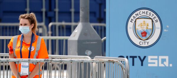 Control en la entrada del Etihad Stadium en Manchester, el Reino Unido Control en la entrada del Etihad Stadium en Manchester, el Reino Unido - Sputnik Mundo