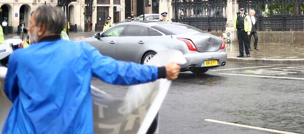 El coche de Boris Johnson tras la colisión - Sputnik Mundo