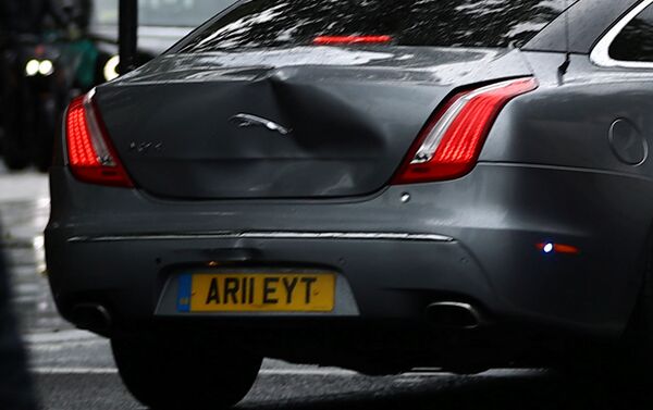 El coche de Boris Johnson tras la colisión - Sputnik Mundo